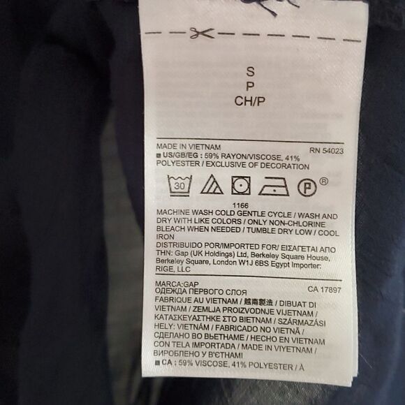 Gap Navy Button Down Top - Picture 5 of 6